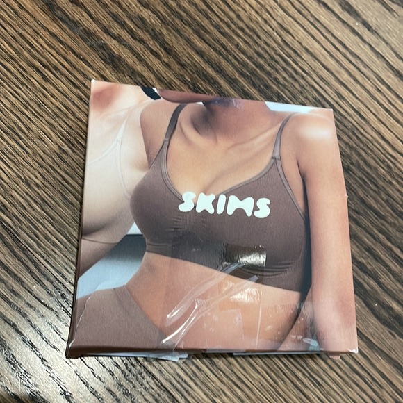 SKIMS SCULPTING BRALETTE - Picture 5 of 6